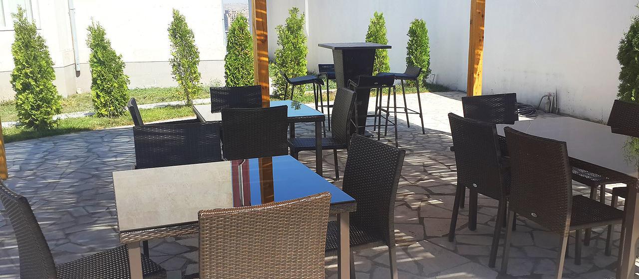 Ossanna Hotel Erivan Exterior foto