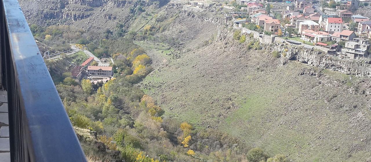 Ossanna Hotel Erivan Exterior foto