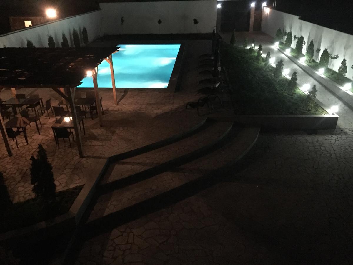 Ossanna Hotel Erivan Exterior foto